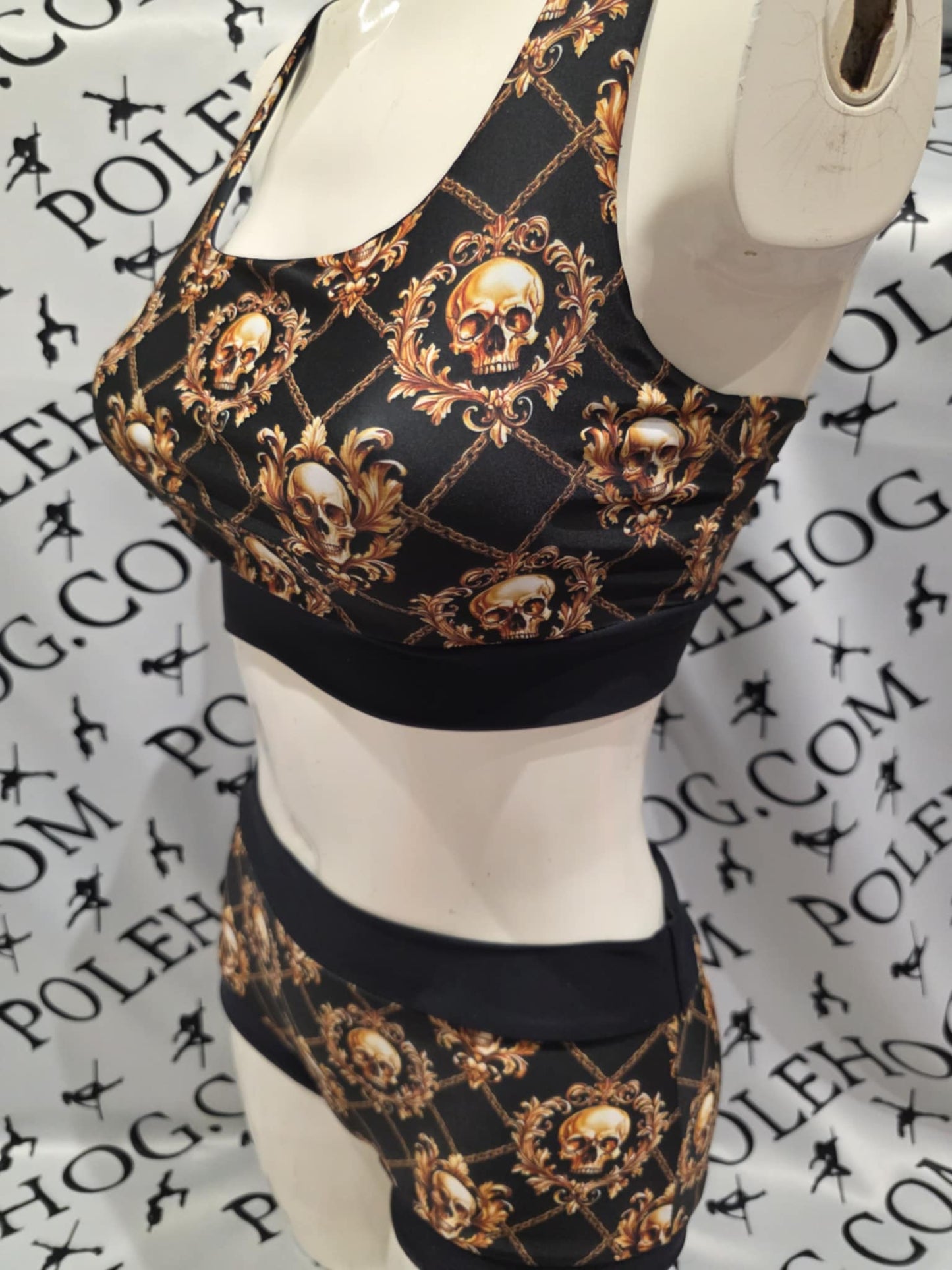Regal skulls top