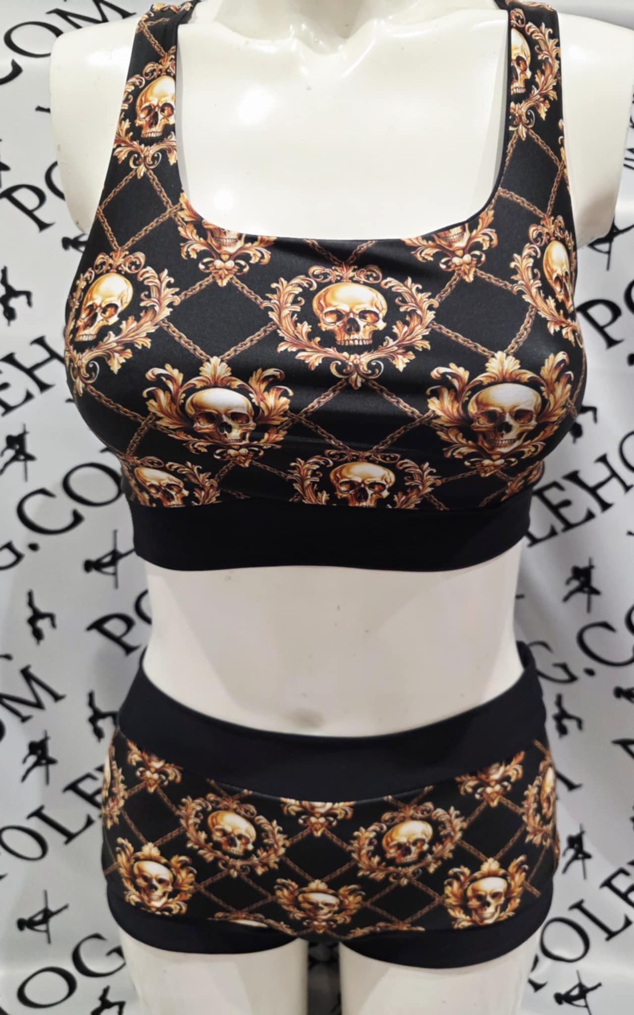 Regal skulls top