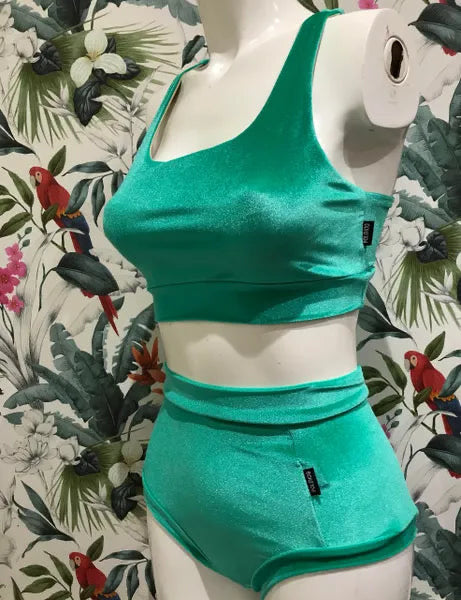 Apple smooth high waisted fitted pant.