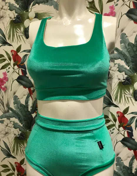 Apple smooth high waisted fitted pant.