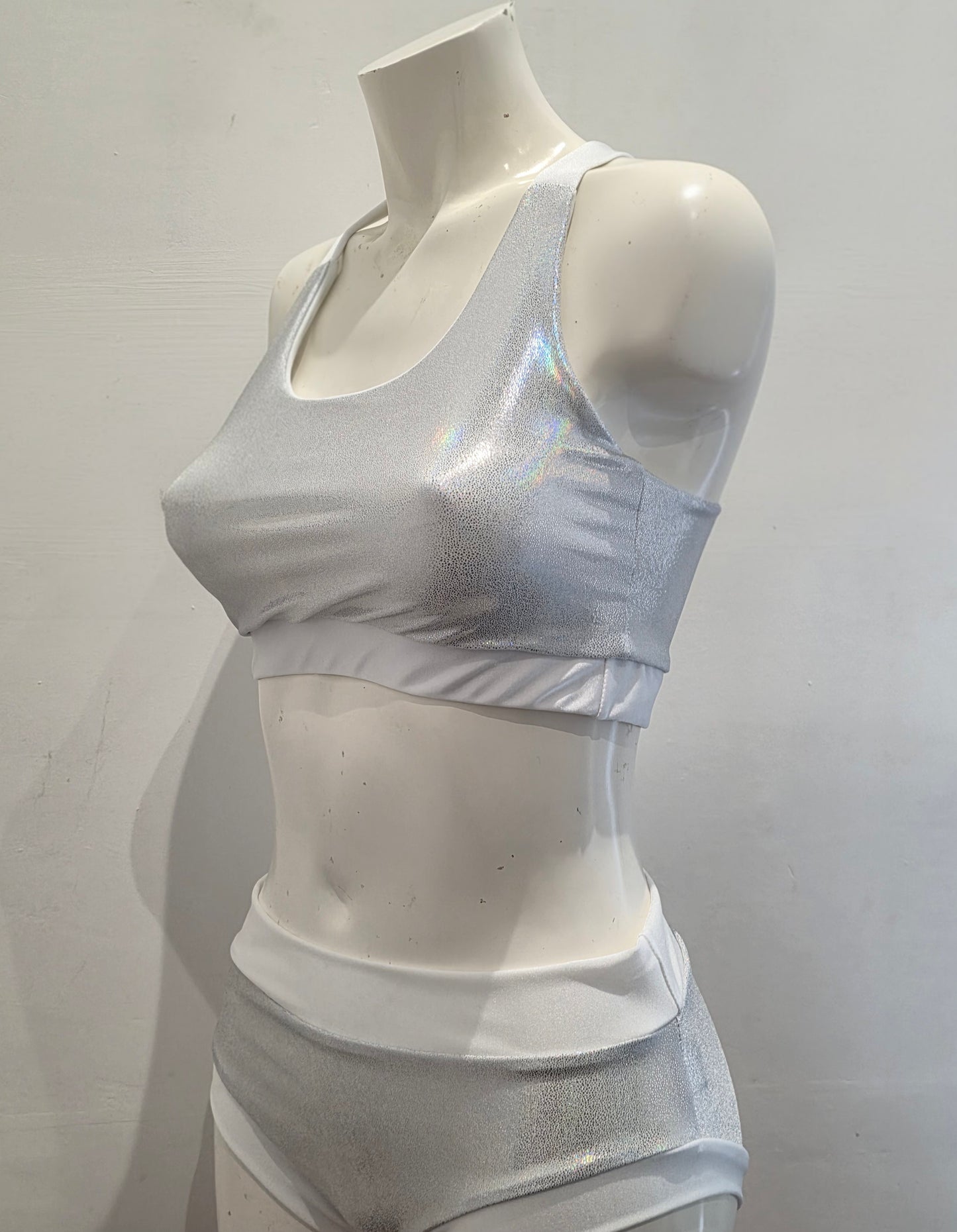 Chunky white lazer foil top