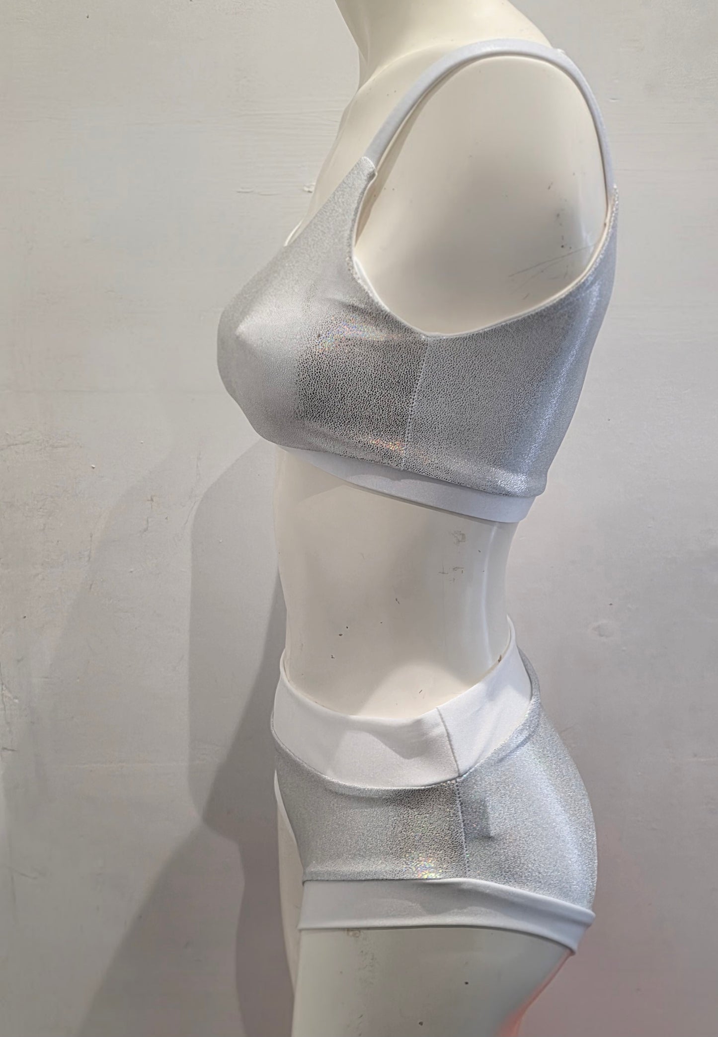 Chunky white lazer foil top