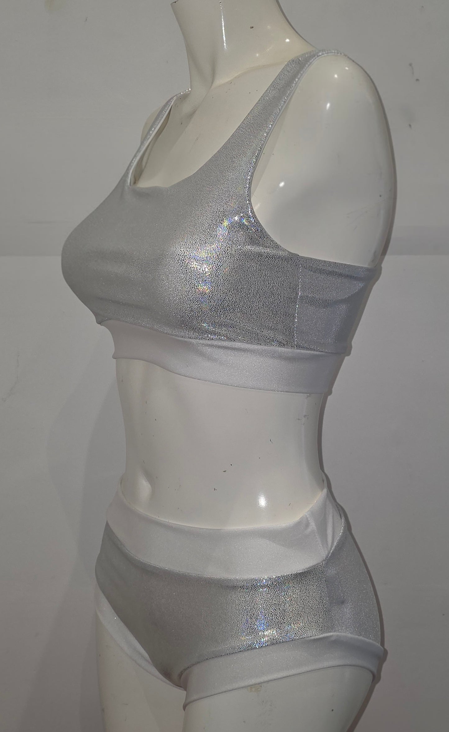 Chunky white lazer foil top