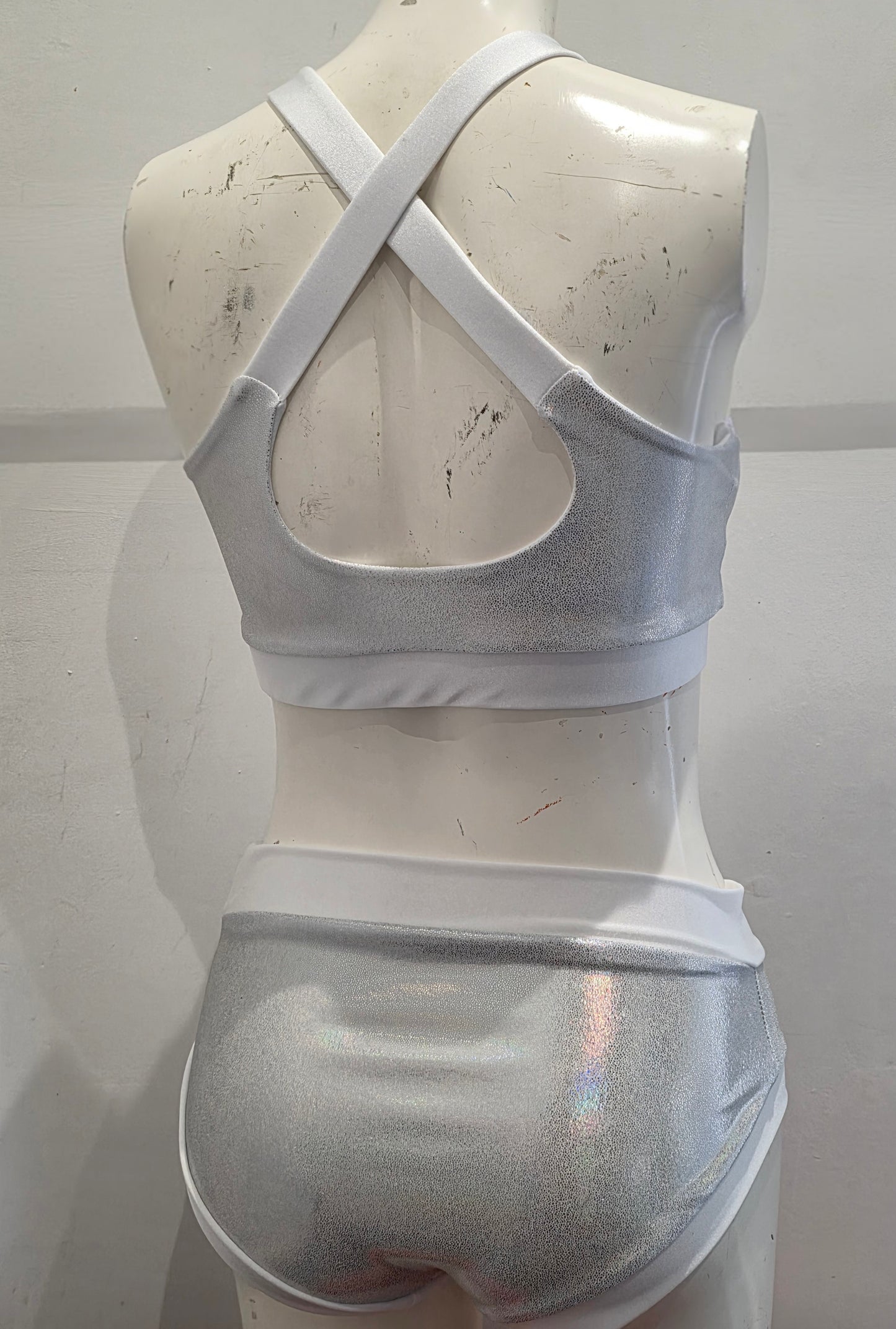 Chunky white lazer foil top