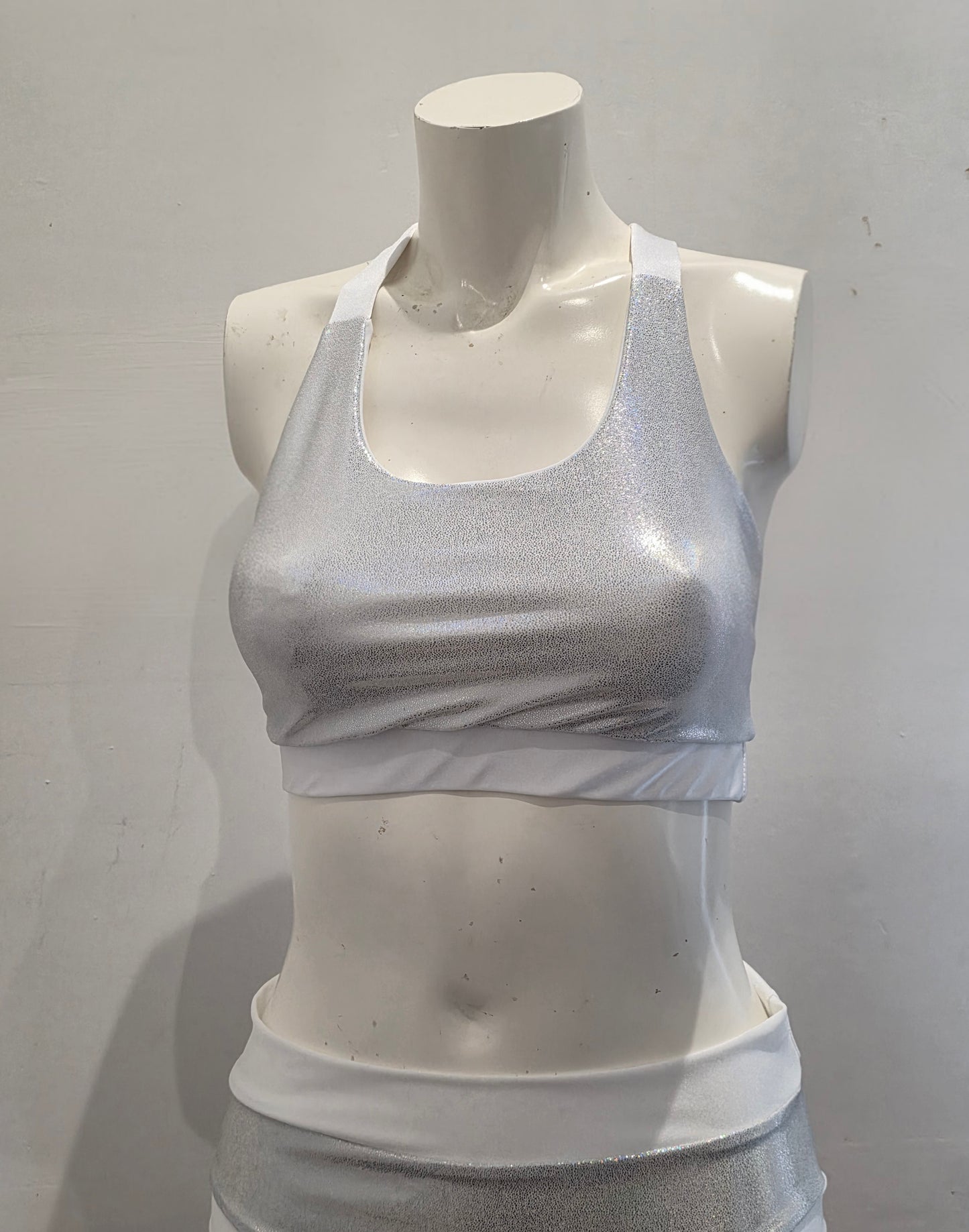 Chunky white lazer foil top